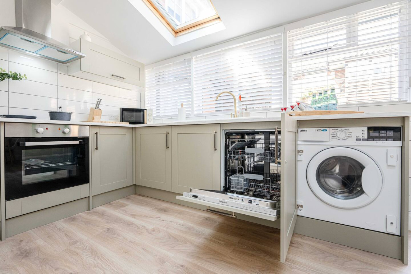 Prime Location Cottage, Southwold Gem, Sleeps 8, photo 10