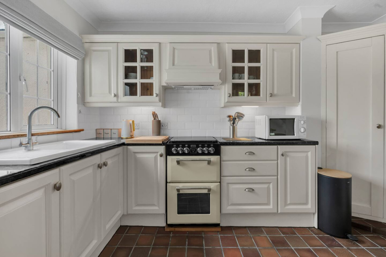 3 Bedroom Suffolk Cottage, Entire Home + Parking, photo 10