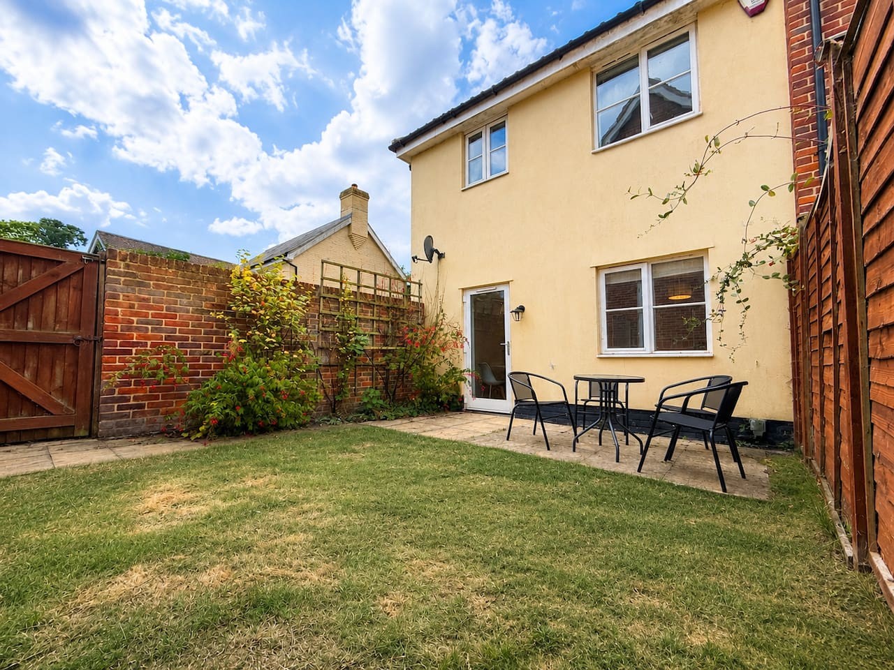 Saxmundham, Sizewell Contractor House + Parking — photo 4