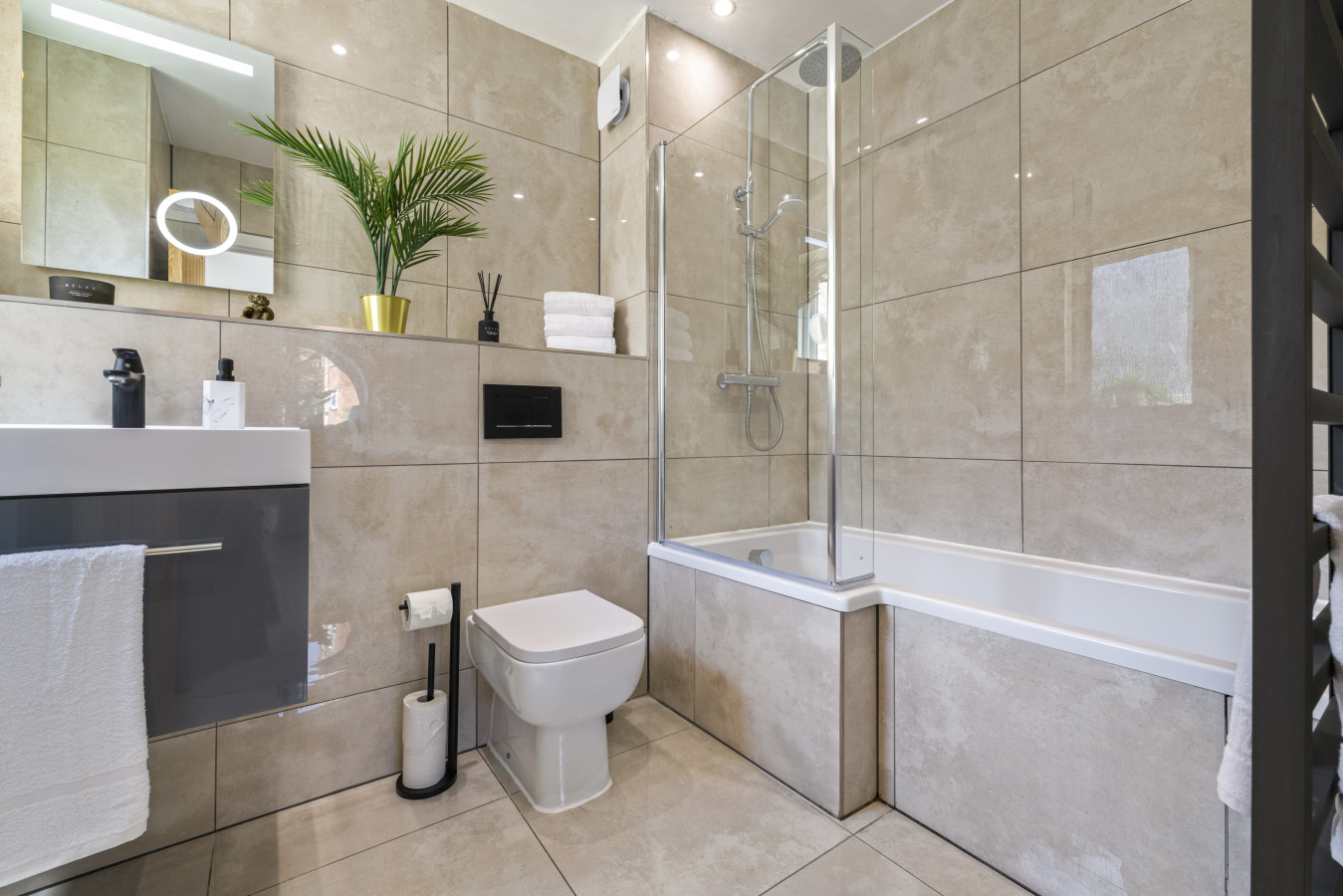 Spacious 3BR Hove Home • Sleeps 8 • Free Parking in Eaton Road - Property image 12 - VivreStays