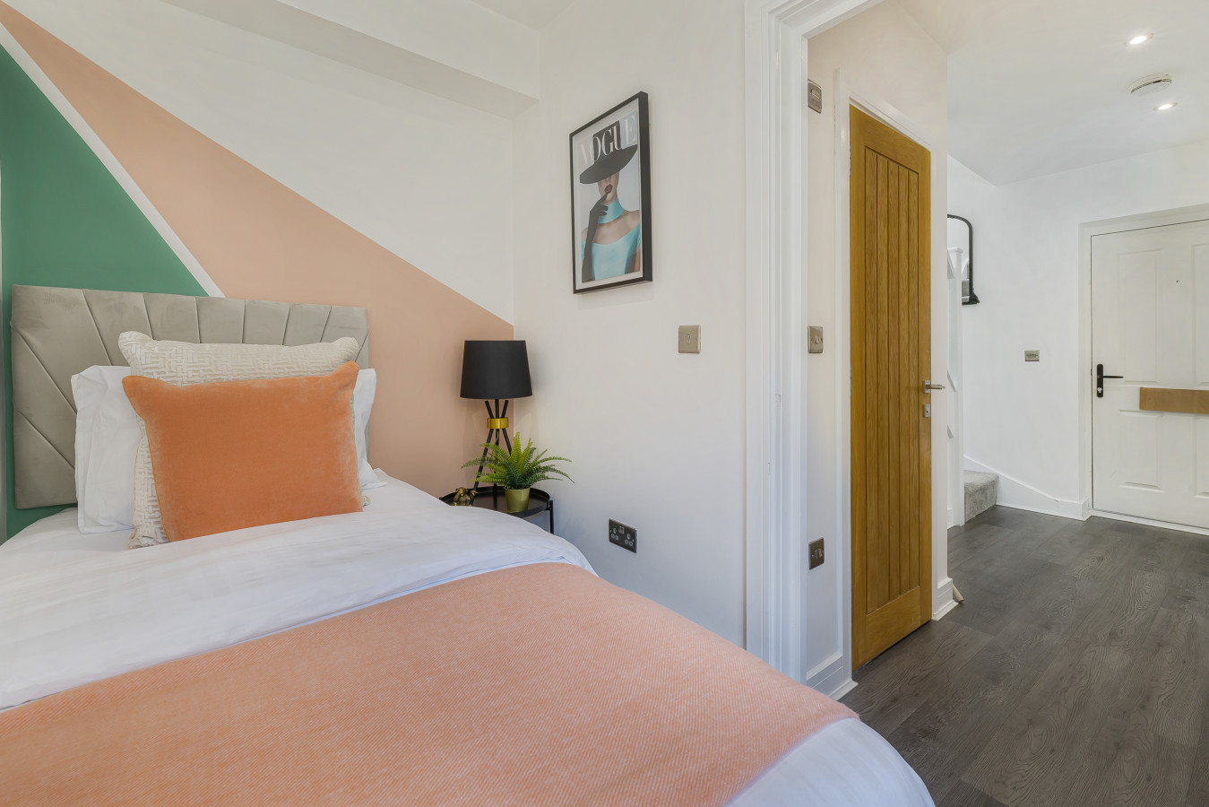 Spacious 3BR Hove Home • Sleeps 8 • Free Parking in Eaton Road - Property image 9 - VivreStays