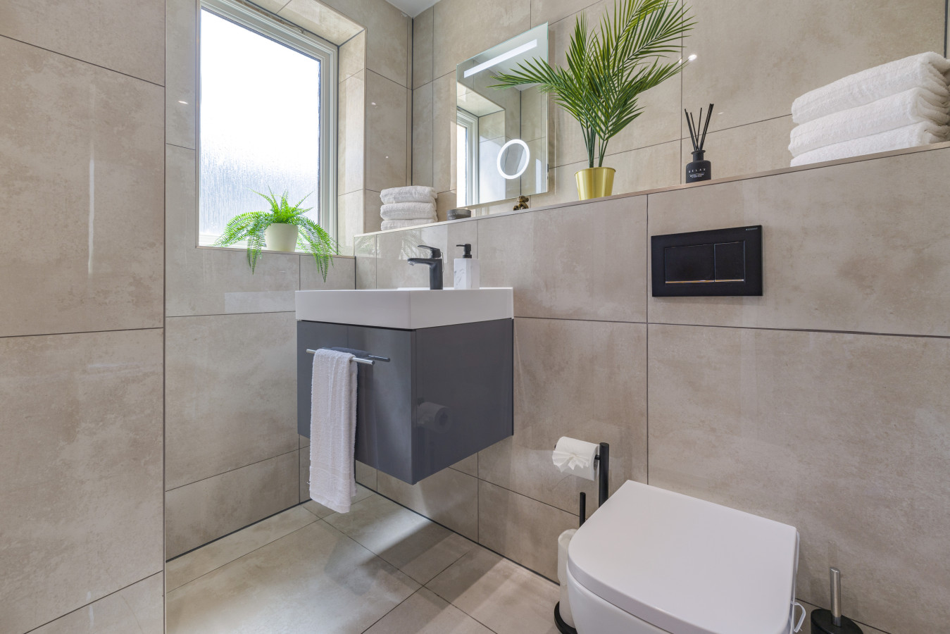 Spacious 3BR Hove Home • Sleeps 8 • Free Parking in Eaton Road - Property image 14 - VivreStays