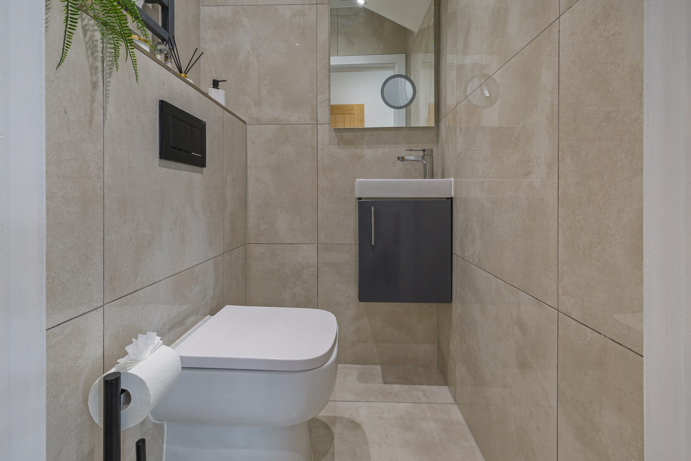 Spacious 3BR Hove Home • Sleeps 8 • Free Parking in Eaton Road - Property image 30 - VivreStays