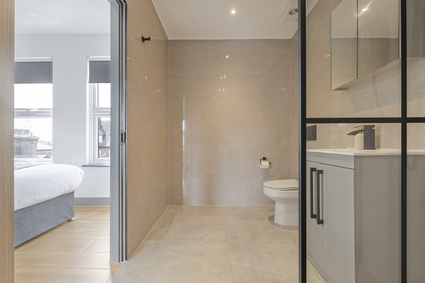 Finchley Penthouse | Sleeps 8 | Long Stay Discount | LDN in Ballards Lane - Property image 29 - VivreStays