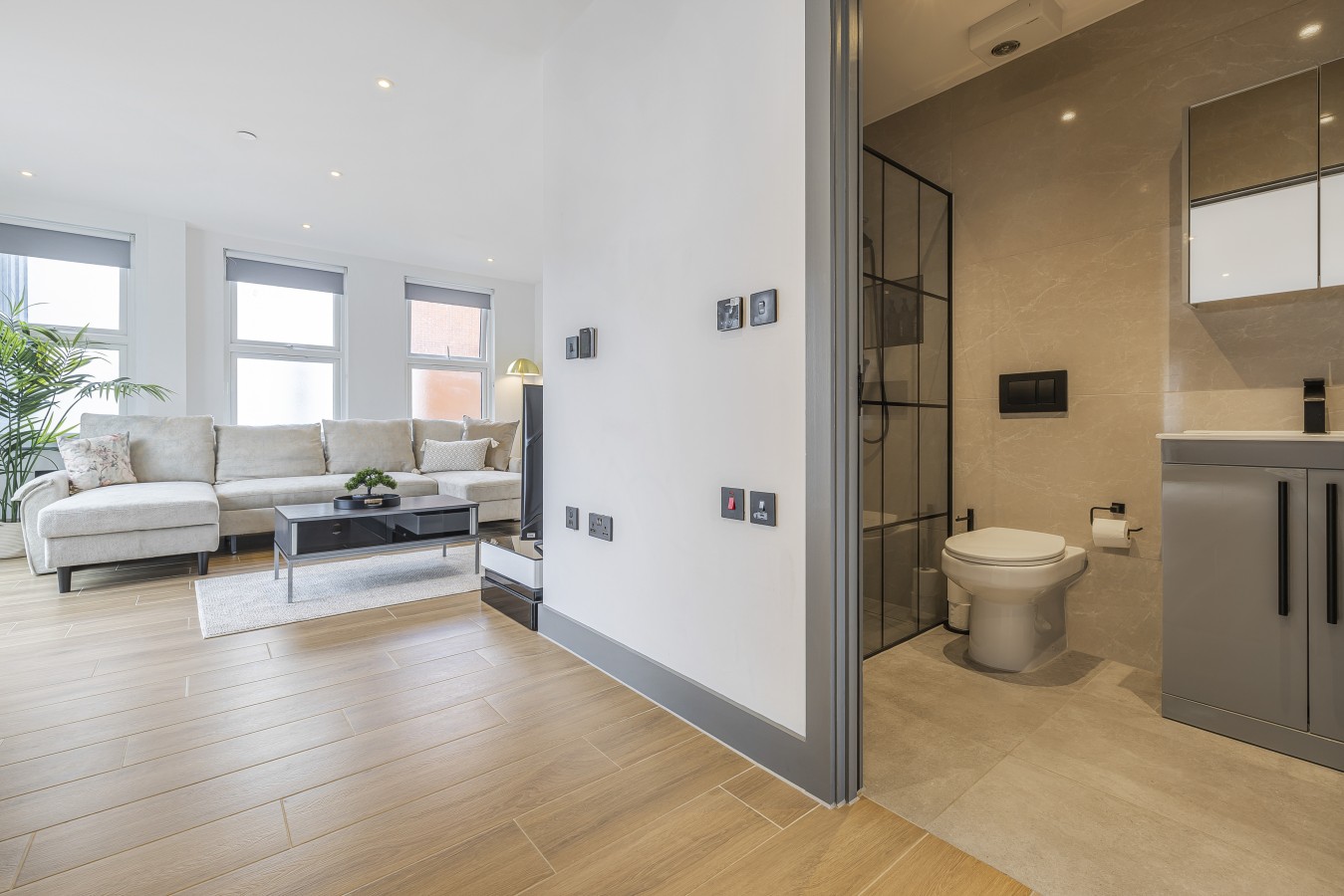 Finchley Penthouse | Sleeps 8 | Long Stay Discount | LDN in Ballards Lane - Property image 28 - VivreStays