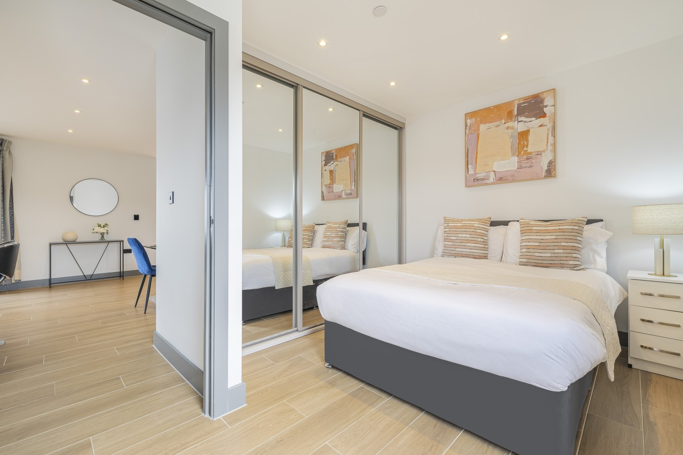 Finchley Penthouse | Sleeps 8 | Long Stay Discount | LDN in Ballards Lane - Property image 2 - VivreStays