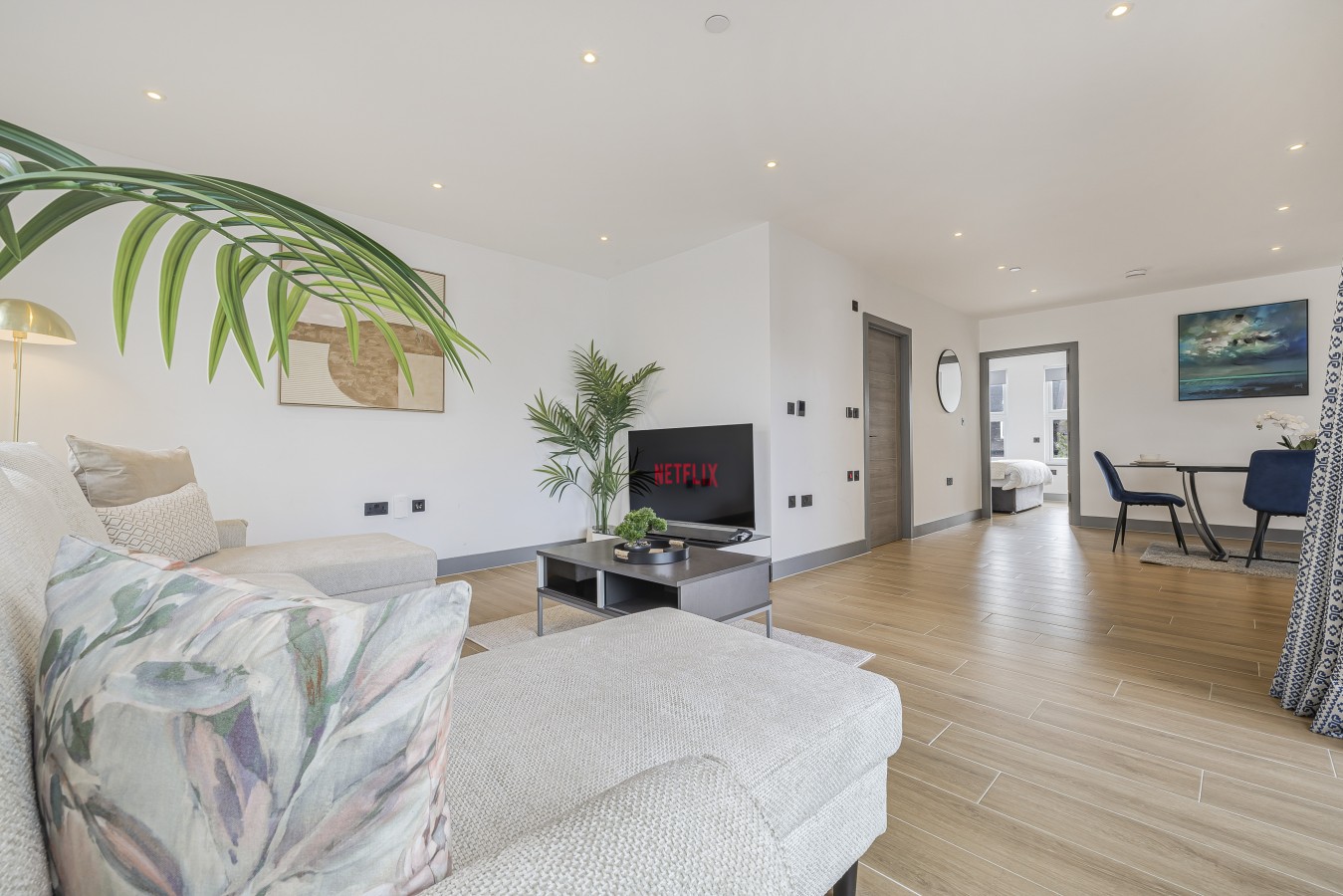 Finchley Penthouse | Sleeps 8 | Long Stay Discount | LDN in Ballards Lane - Property image 19 - VivreStays
