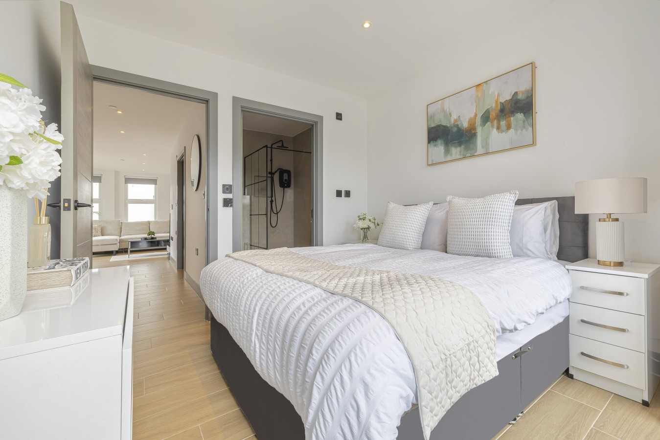 Finchley Penthouse | Sleeps 8 | Long Stay Discount | LDN in Ballards Lane - Property image 4 - VivreStays