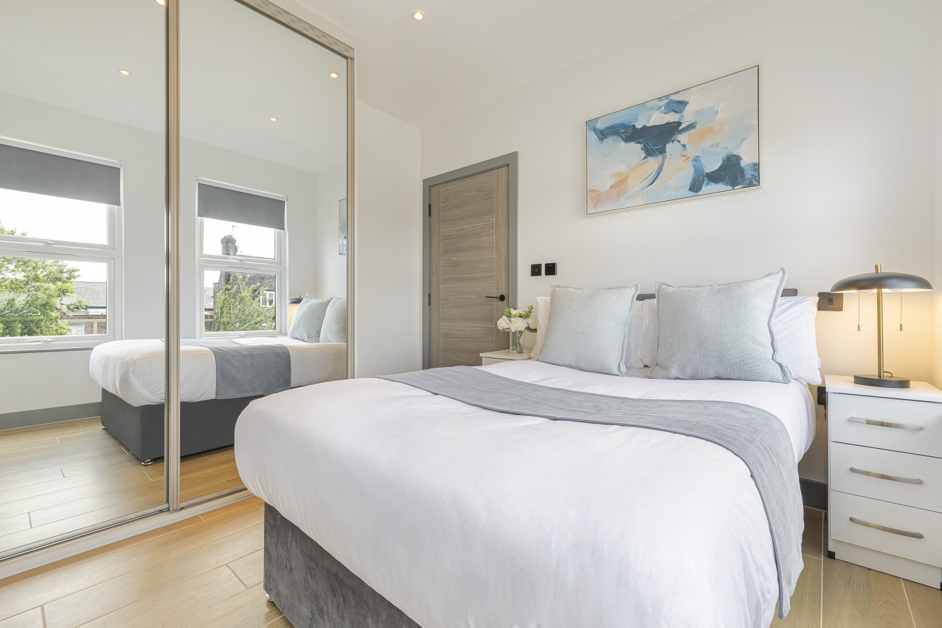 Finchley Penthouse | Sleeps 8 | Long Stay Discount | LDN in Ballards Lane - Property image 3 - VivreStays