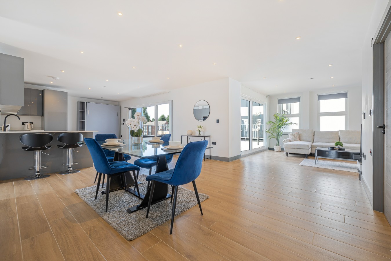 Finchley Penthouse | Sleeps 8 | Long Stay Discount | LDN in Ballards Lane - Property image 7 - VivreStays