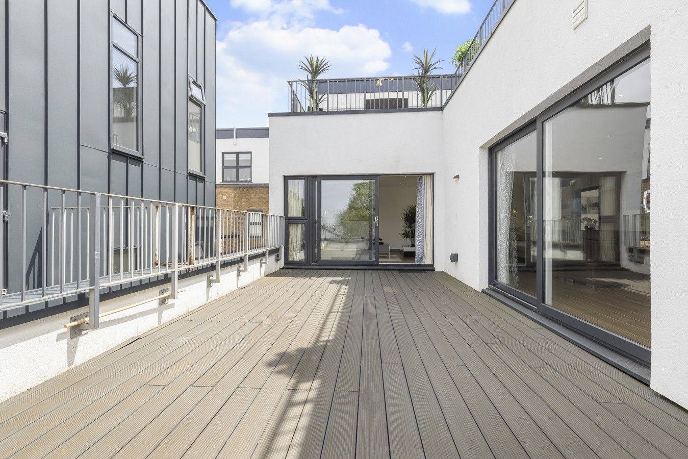 Finchley Penthouse | Sleeps 8 | Long Stay Discount | LDN in Ballards Lane - Property image 22 - VivreStays