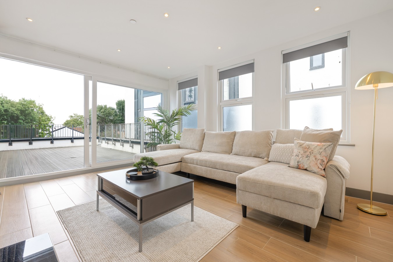 Finchley Penthouse | Sleeps 8 | Long Stay Discount | LDN serviced apartment - UK - VivreStays