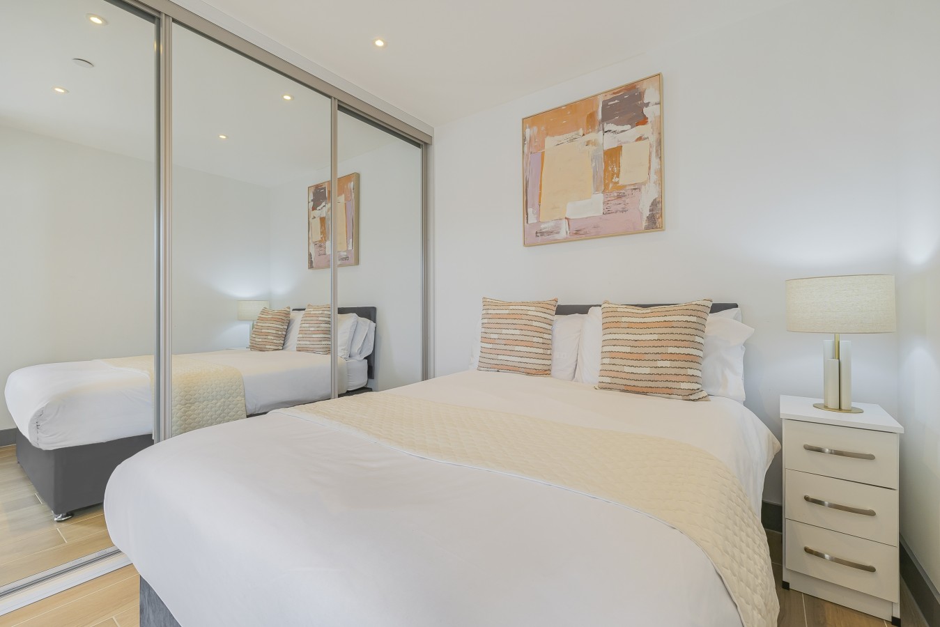 Finchley Penthouse | Sleeps 8 | Long Stay Discount | LDN in Ballards Lane - Property image 18 - VivreStays