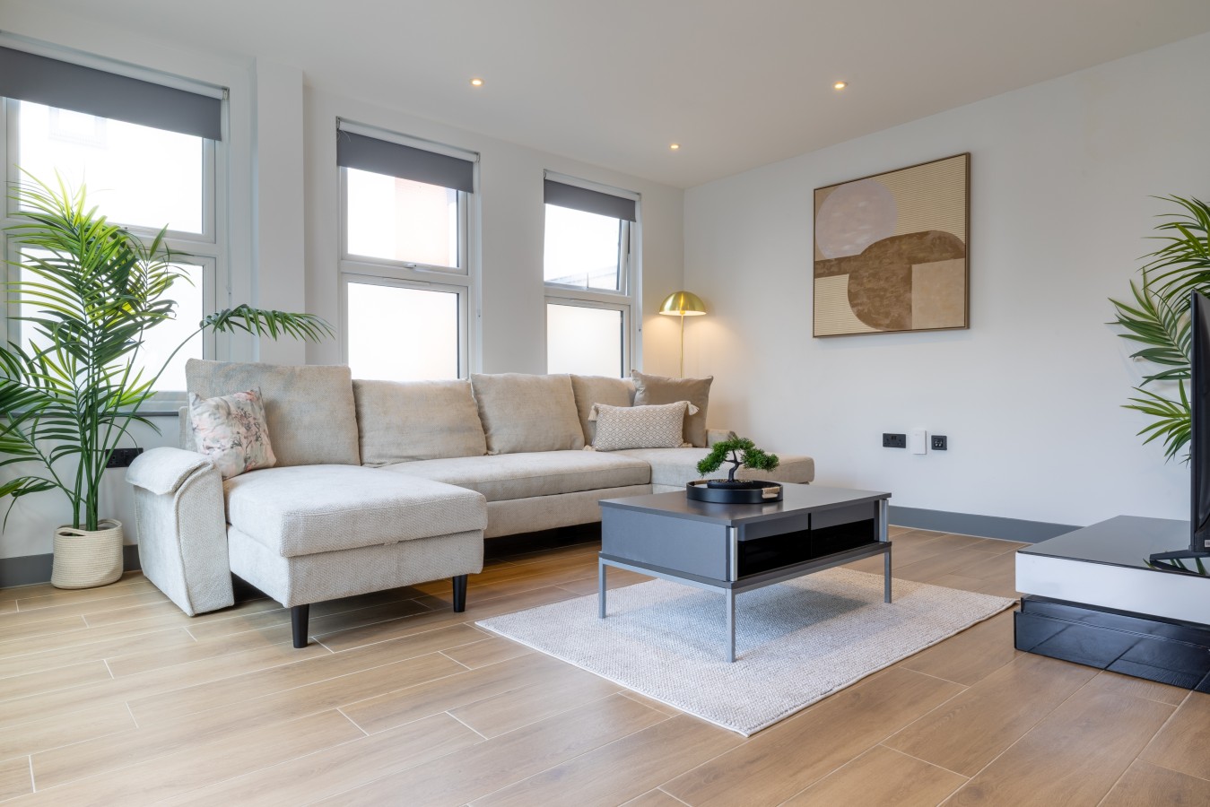 Finchley Penthouse | Sleeps 8 | Long Stay Discount | LDN in Ballards Lane - Property image 12 - VivreStays