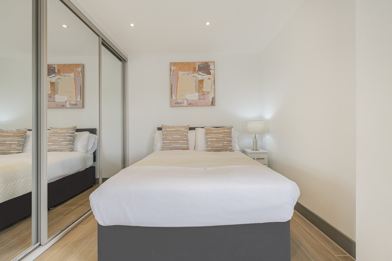 Finchley Penthouse | Sleeps 8 | Long Stay Discount | LDN in Ballards Lane - Property image 10 - VivreStays