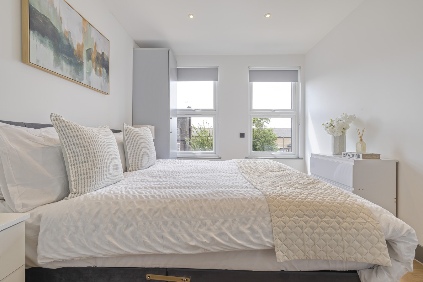 Finchley Penthouse | Sleeps 8 | Long Stay Discount | LDN in Ballards Lane - Property image 9 - VivreStays