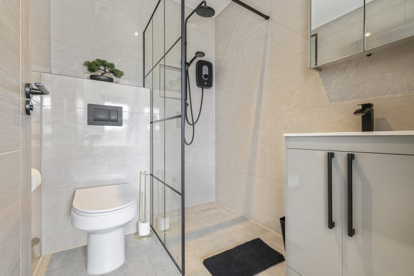 Finchley Penthouse | Sleeps 8 | Long Stay Discount | LDN in Ballards Lane - Property image 31 - VivreStays