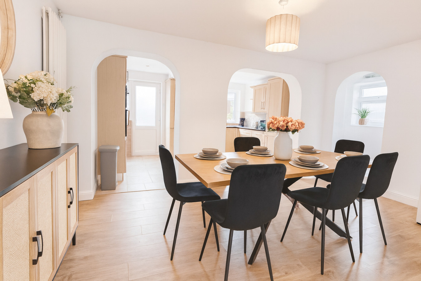 Kempston Home| Sleeps 7-9 | Long Stays | Parking in The Alders - Property image 6 - VivreStays