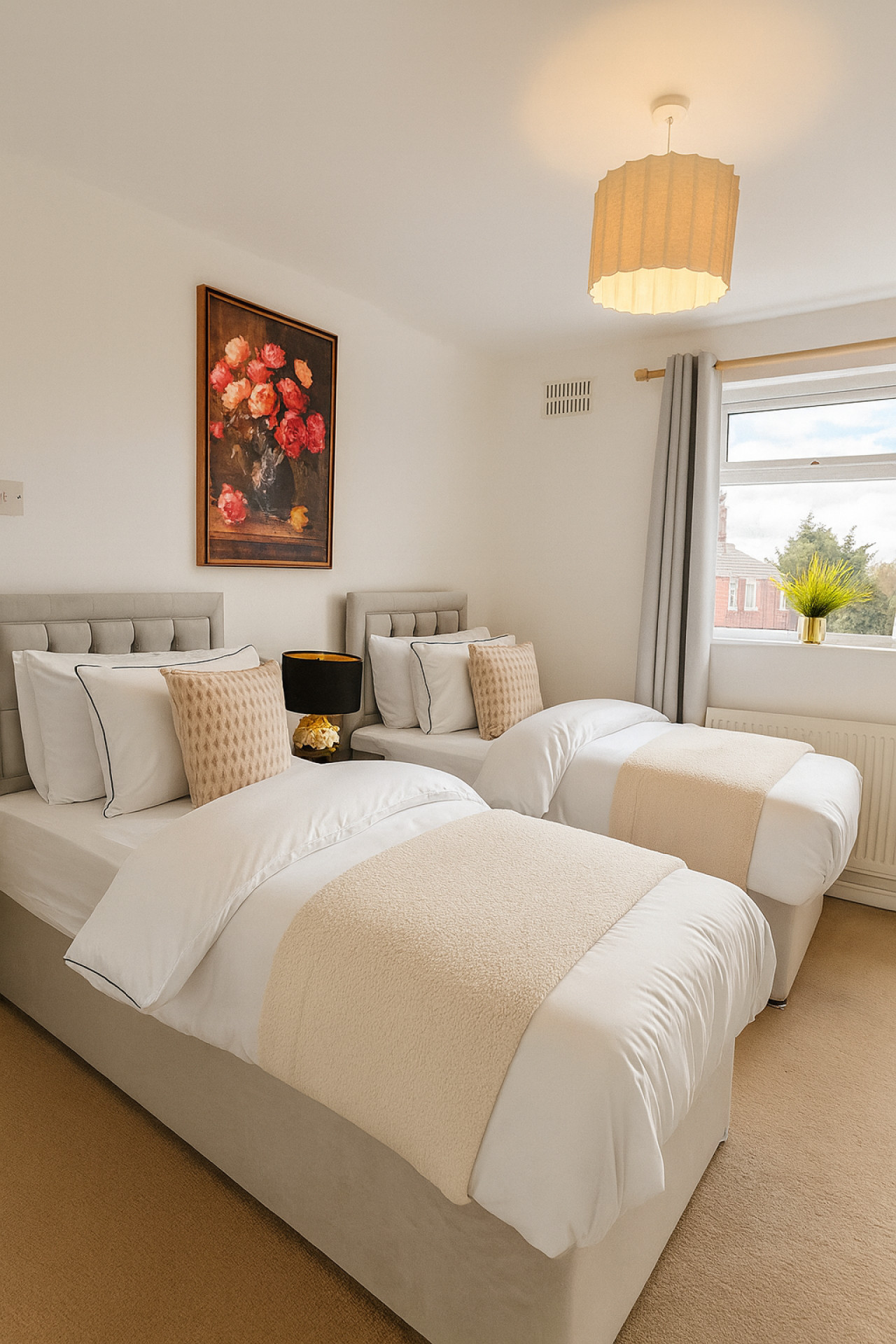 Kempston Home| Sleeps 7-9 | Long Stays | Parking in The Alders - Property image 4 - VivreStays