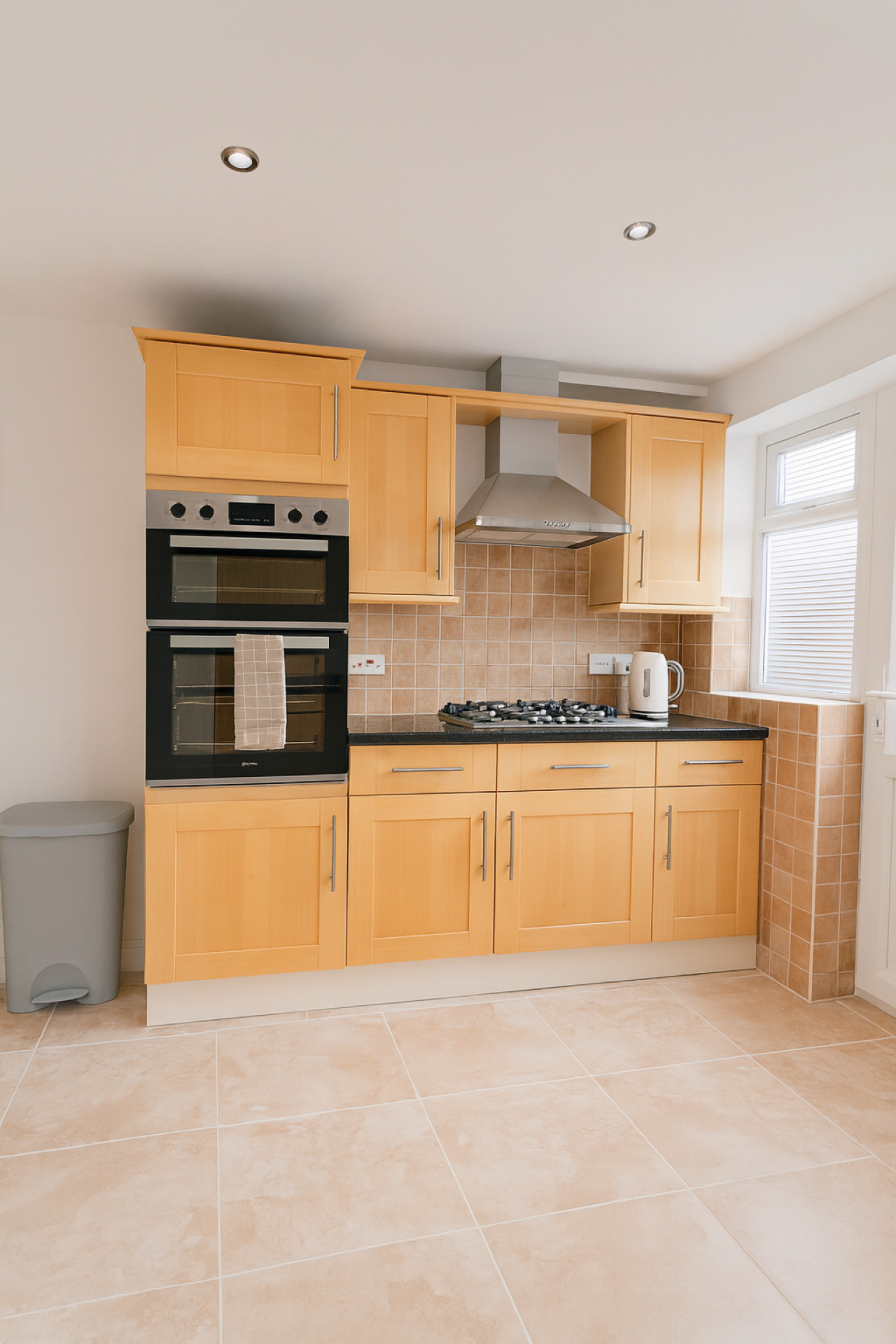 Kempston Home| Sleeps 7-9 | Long Stays | Parking in The Alders - Property image 16 - VivreStays