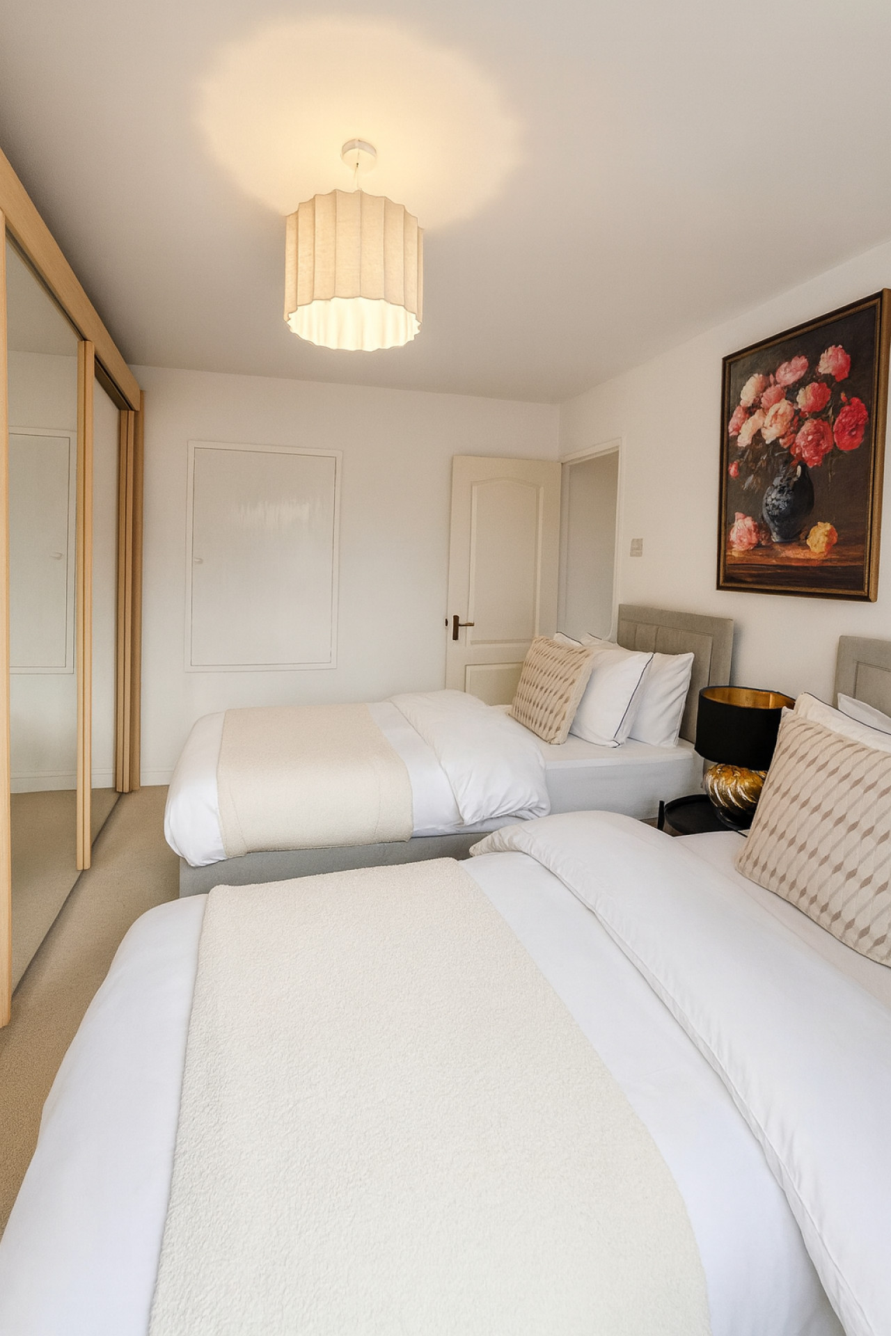 Kempston Home| Sleeps 7-9 | Long Stays | Parking in The Alders - Property image 8 - VivreStays