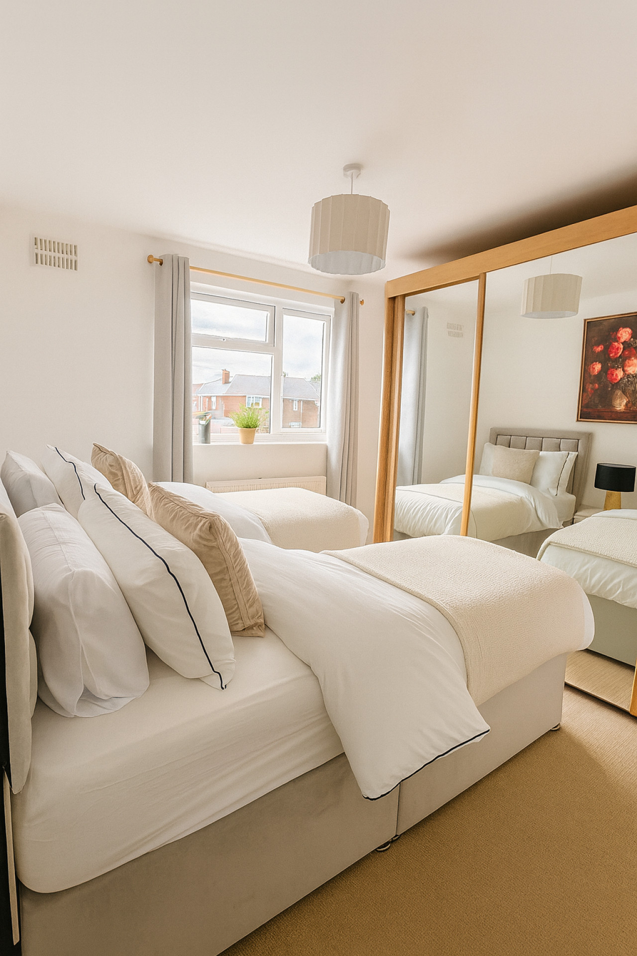 Kempston Home| Sleeps 7-9 | Long Stays | Parking in The Alders - Property image 9 - VivreStays
