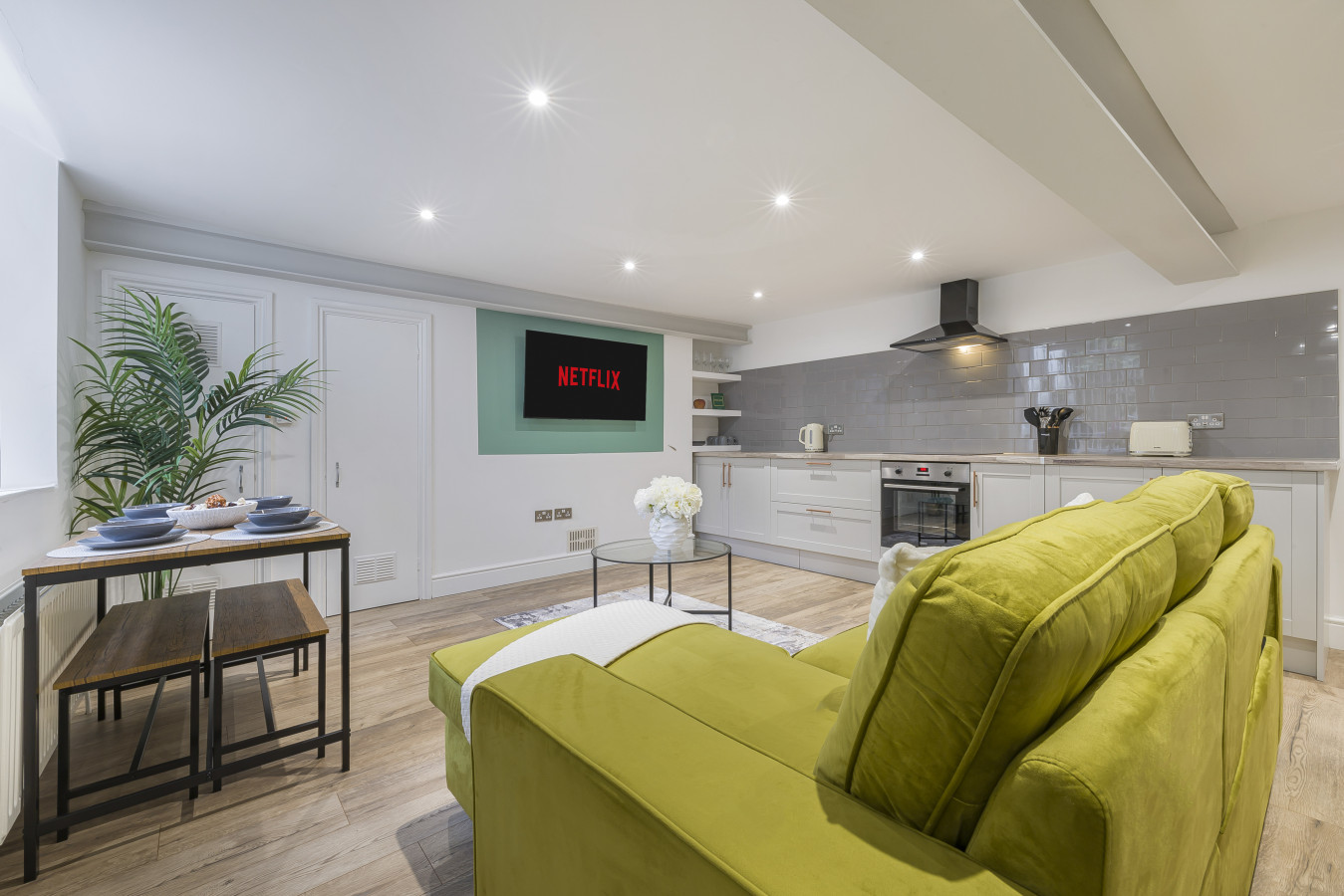 Central | 2BR | Near Pier & Dome | Free Parking in Marlborough Place - Property image 7 - VivreStays