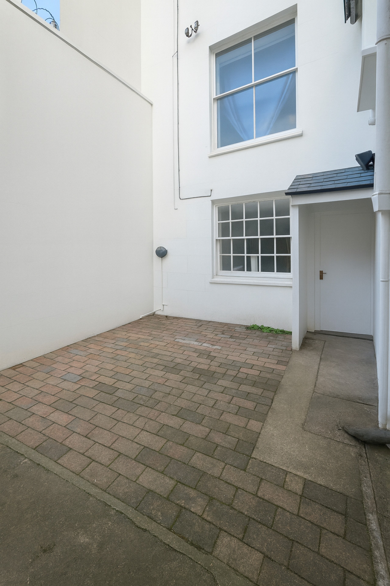 Central | 2BR | Near Pier & Dome | Free Parking in Marlborough Place - Property image 34 - VivreStays