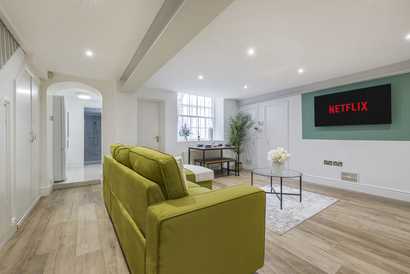 Central | 2BR | Near Pier & Dome | Free Parking in Marlborough Place - Property image 4 - VivreStays