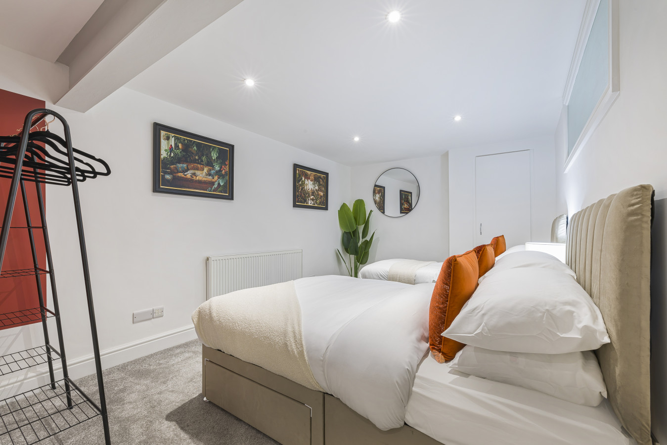 Central | 2BR | Near Pier & Dome | Free Parking in Marlborough Place - Property image 3 - VivreStays