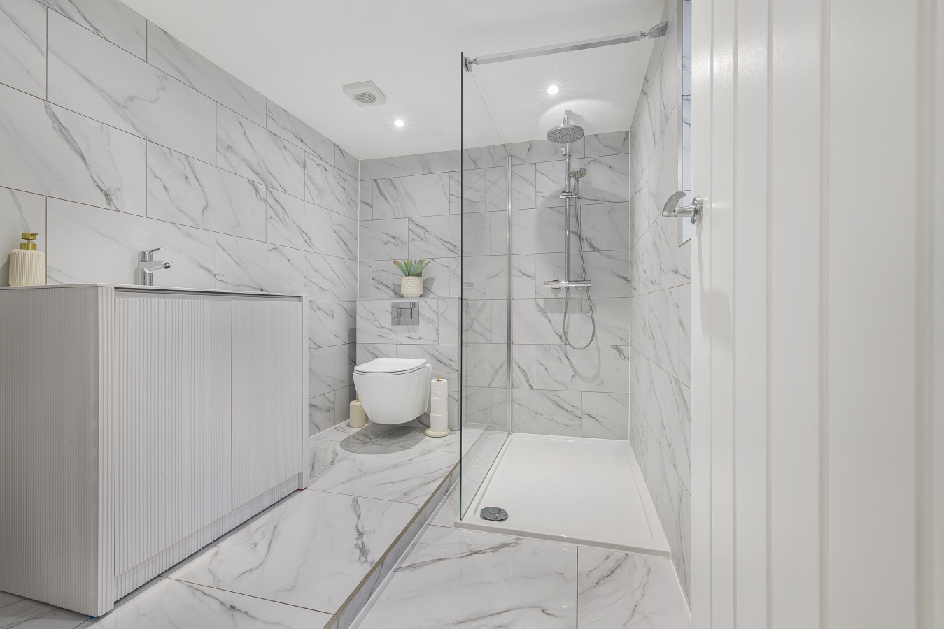 Central | 2BR | Near Pier & Dome | Free Parking in Marlborough Place - Property image 8 - VivreStays