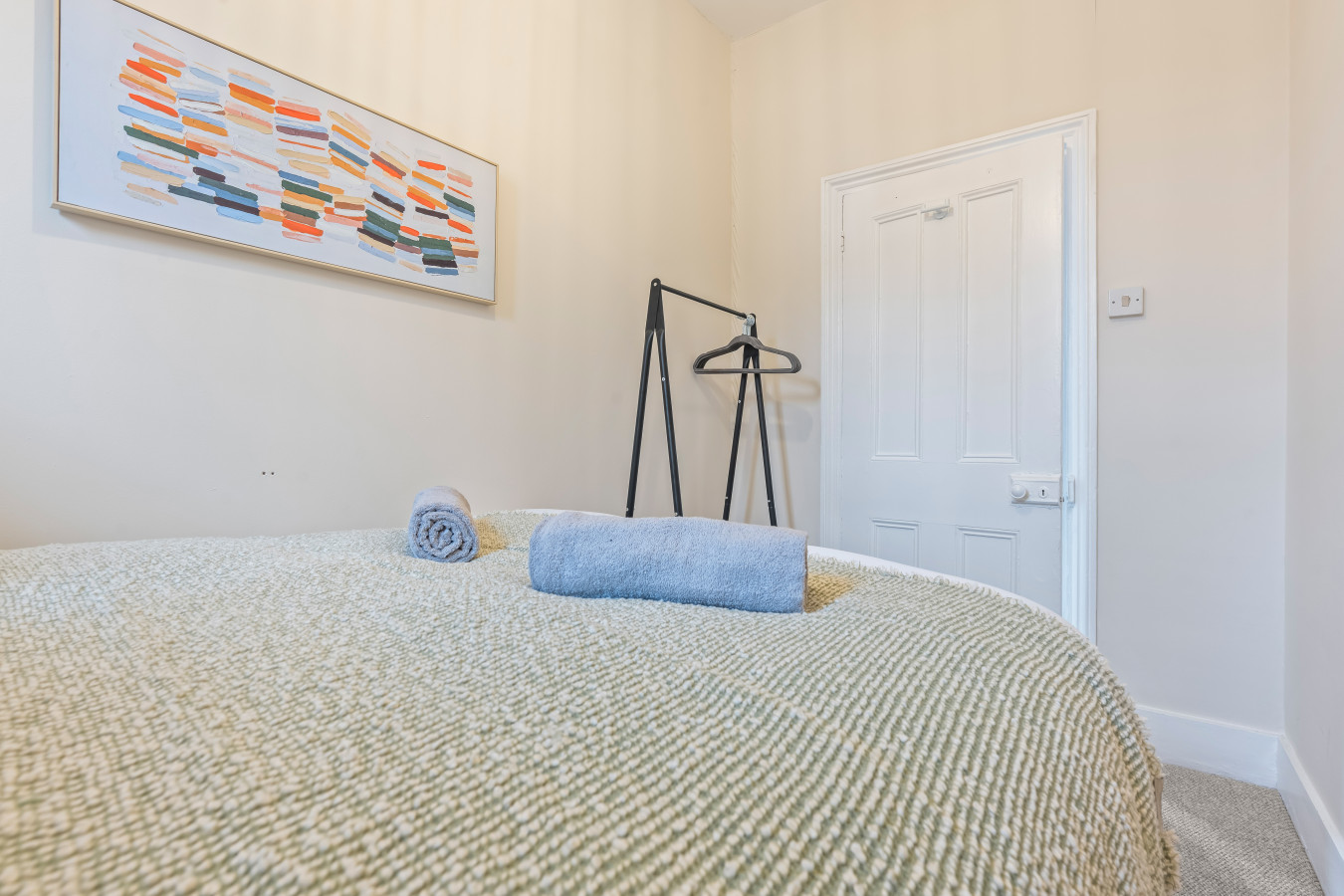Streatham Common Escape | Sleeps 8 | Free Parking in 2 Credenhill Street - Property image 6 - VivreStays