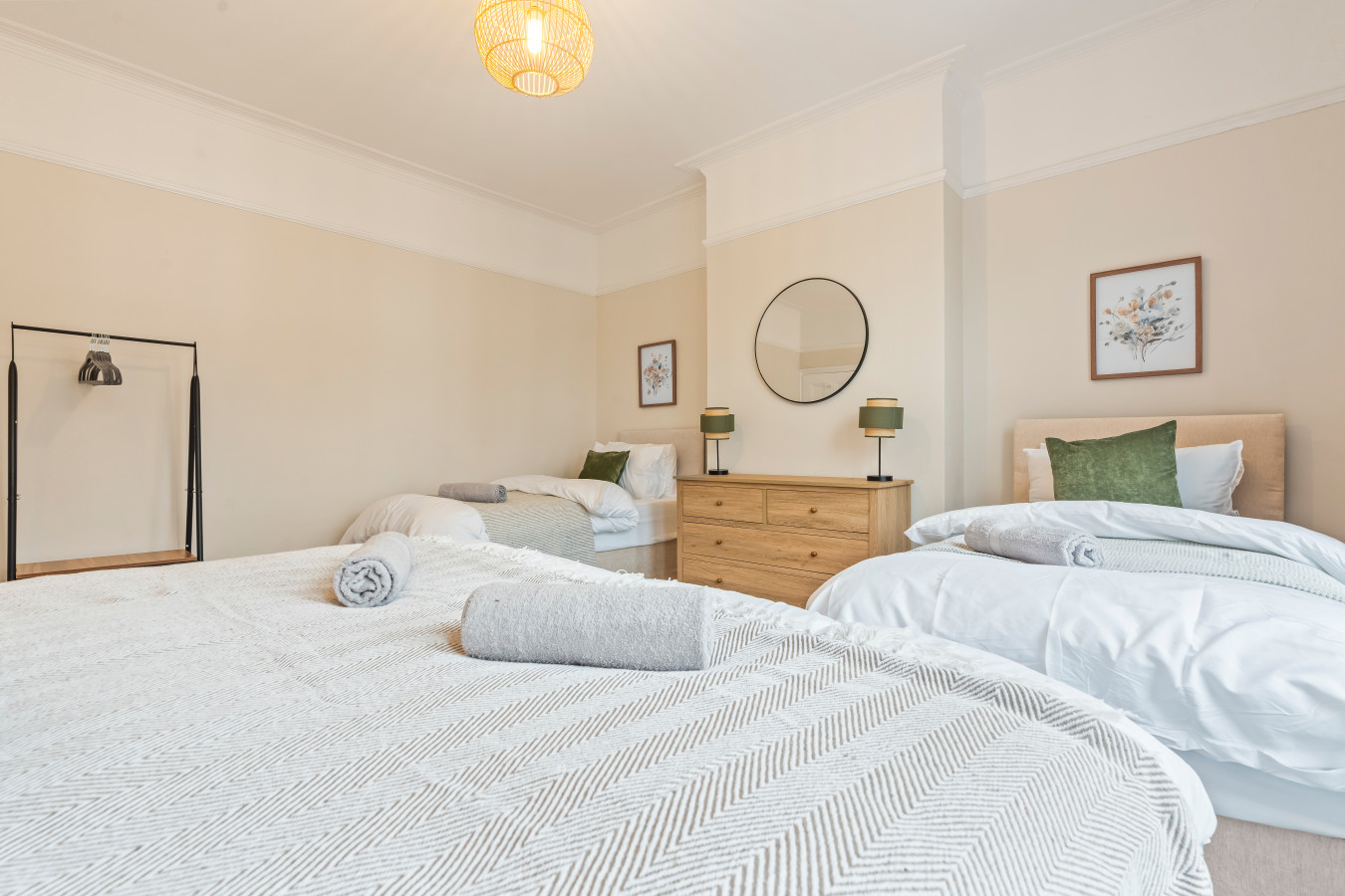 Streatham Common Escape | Sleeps 8 | Free Parking in 2 Credenhill Street - Property image 2 - VivreStays