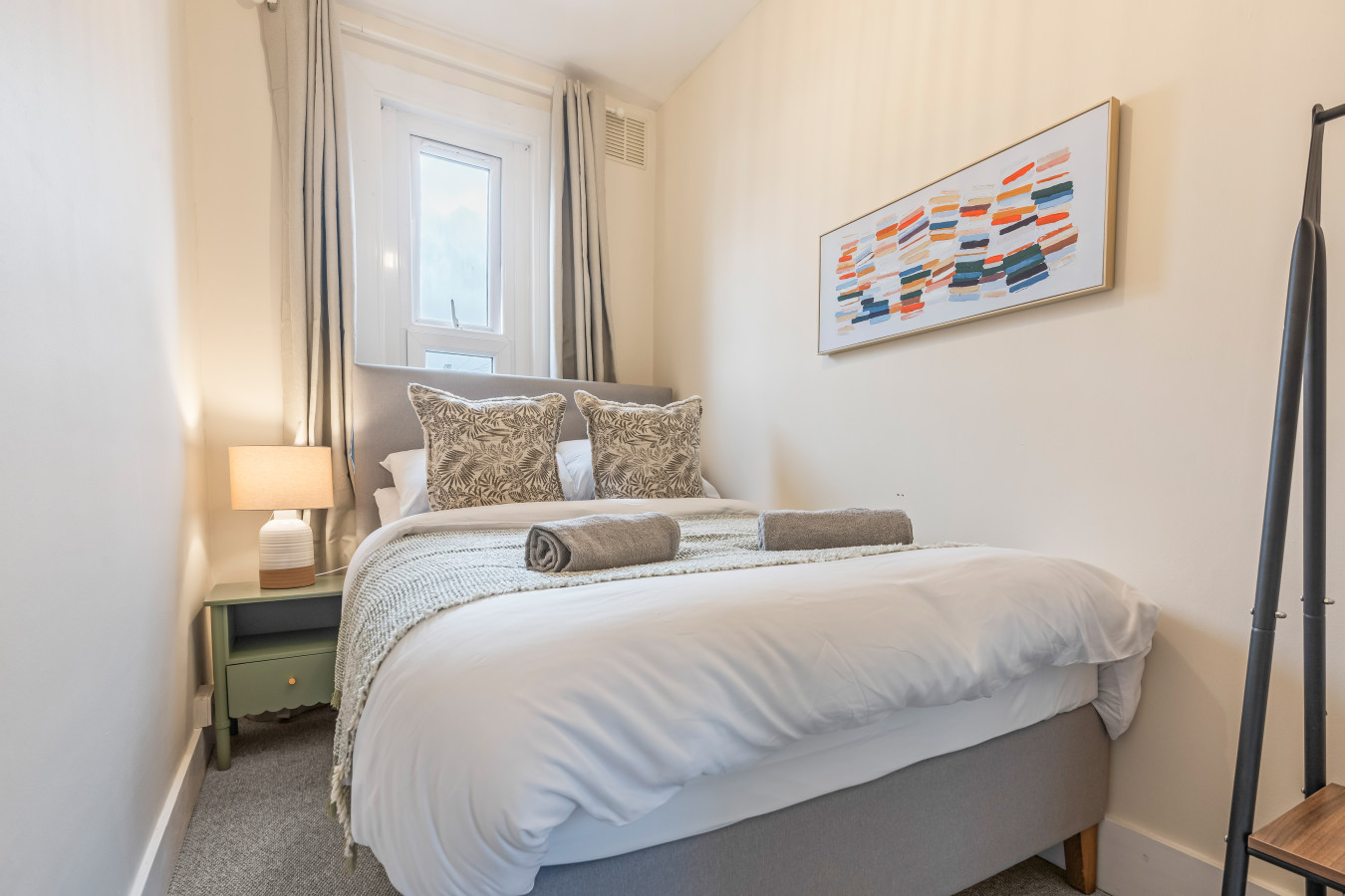Streatham Common Escape | Sleeps 8 | Free Parking in 2 Credenhill Street - Property image 3 - VivreStays