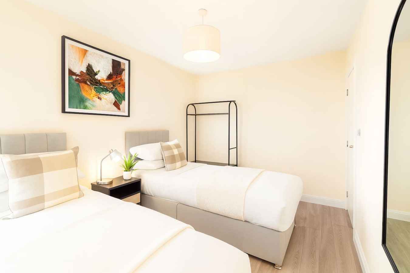 Cardiff 3BR Suite | Contractors | Sleeps up to 8 in CF24 1QA, Emerald Street, Wales, United Kingdom - Property image 6 - VivreStays