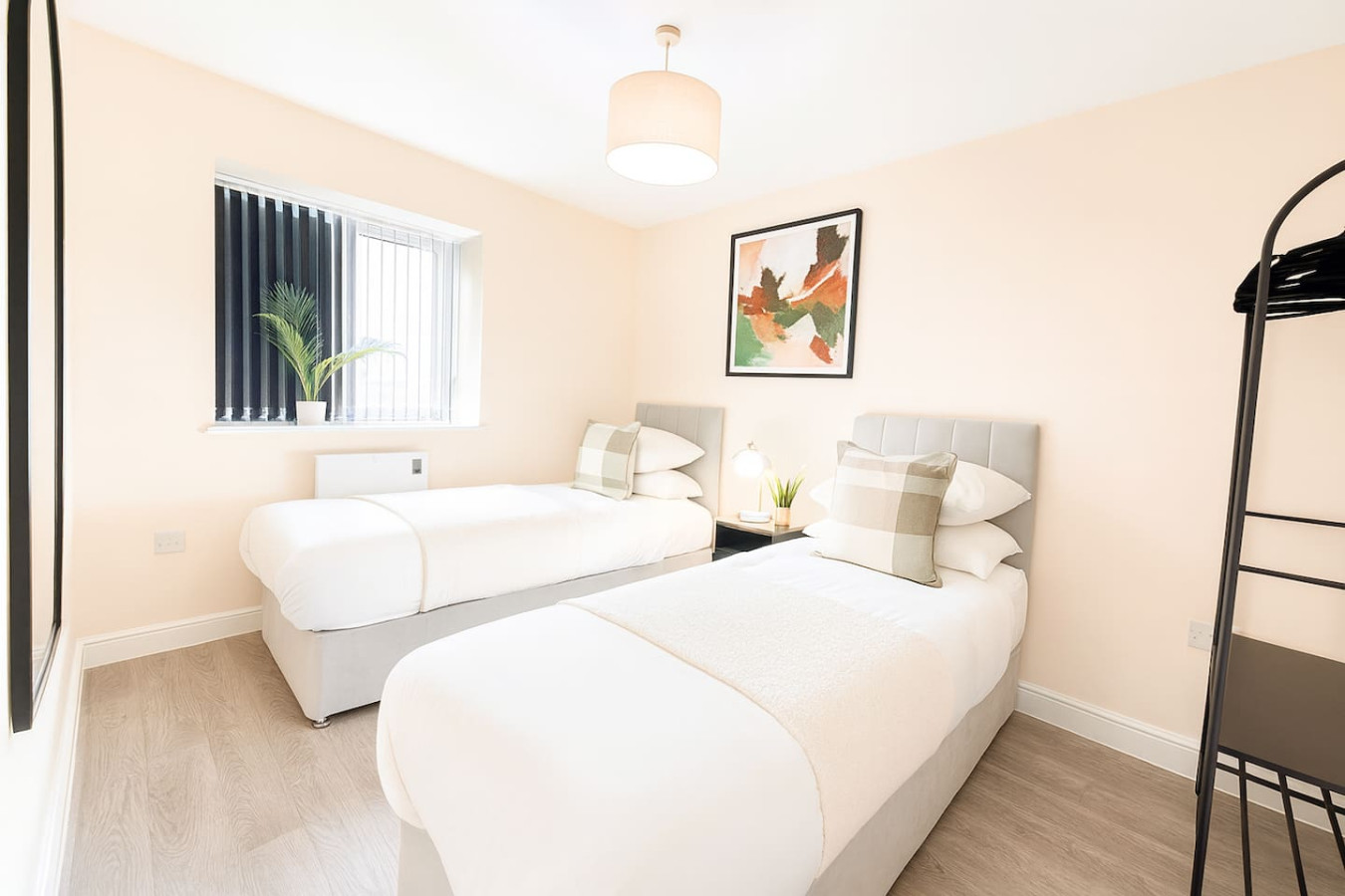 Cardiff 3BR Suite | Contractors | Sleeps up to 8 in CF24 1QA, Emerald Street, Wales, United Kingdom - Property image 2 - VivreStays