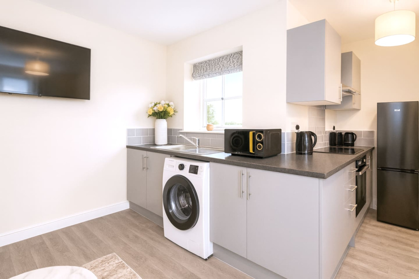 Cardiff 3BR Suite | Contractors | Sleeps up to 8 in CF24 1QA, Emerald Street, Wales, United Kingdom - Property image 7 - VivreStays