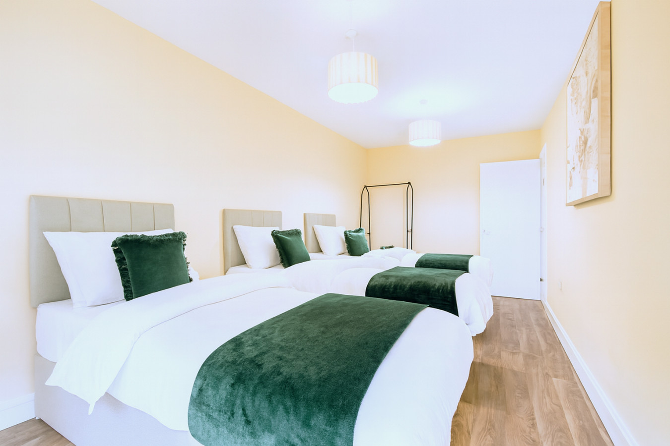 Cardiff Emerald Suite | Contractors | Sleeps up to 5 in CF24 1QA, Emerald Street, Wales, United Kingdom - Property image 7 - VivreStays
