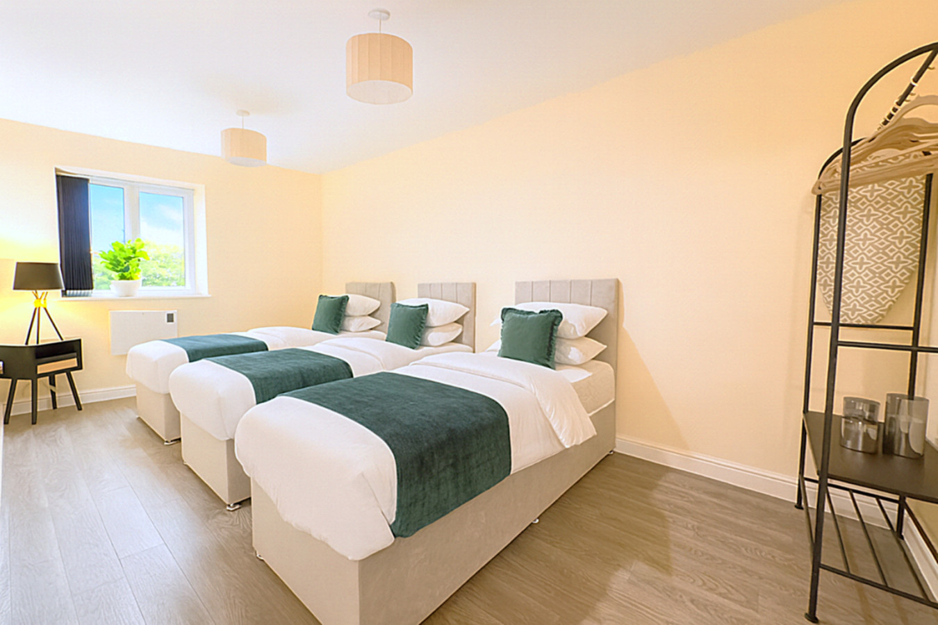 Cardiff Emerald Suite | Contractors | Sleeps up to 5 in CF24 1QA, Emerald Street, Wales, United Kingdom - Property image 4 - VivreStays