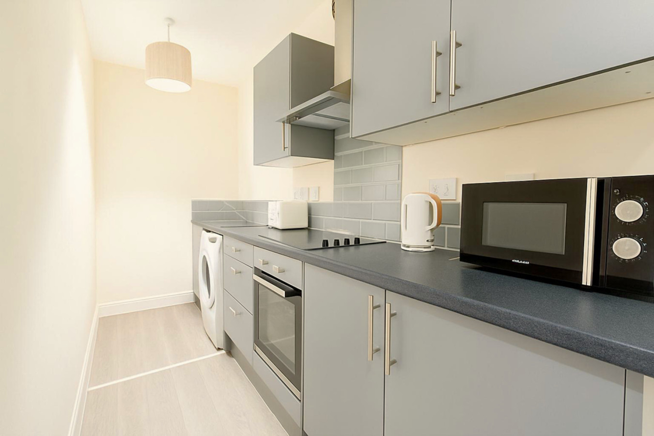 Cardiff Emerald Suite | Contractors | Sleeps up to 5 in CF24 1QA, Emerald Street, Wales, United Kingdom - Property image 8 - VivreStays