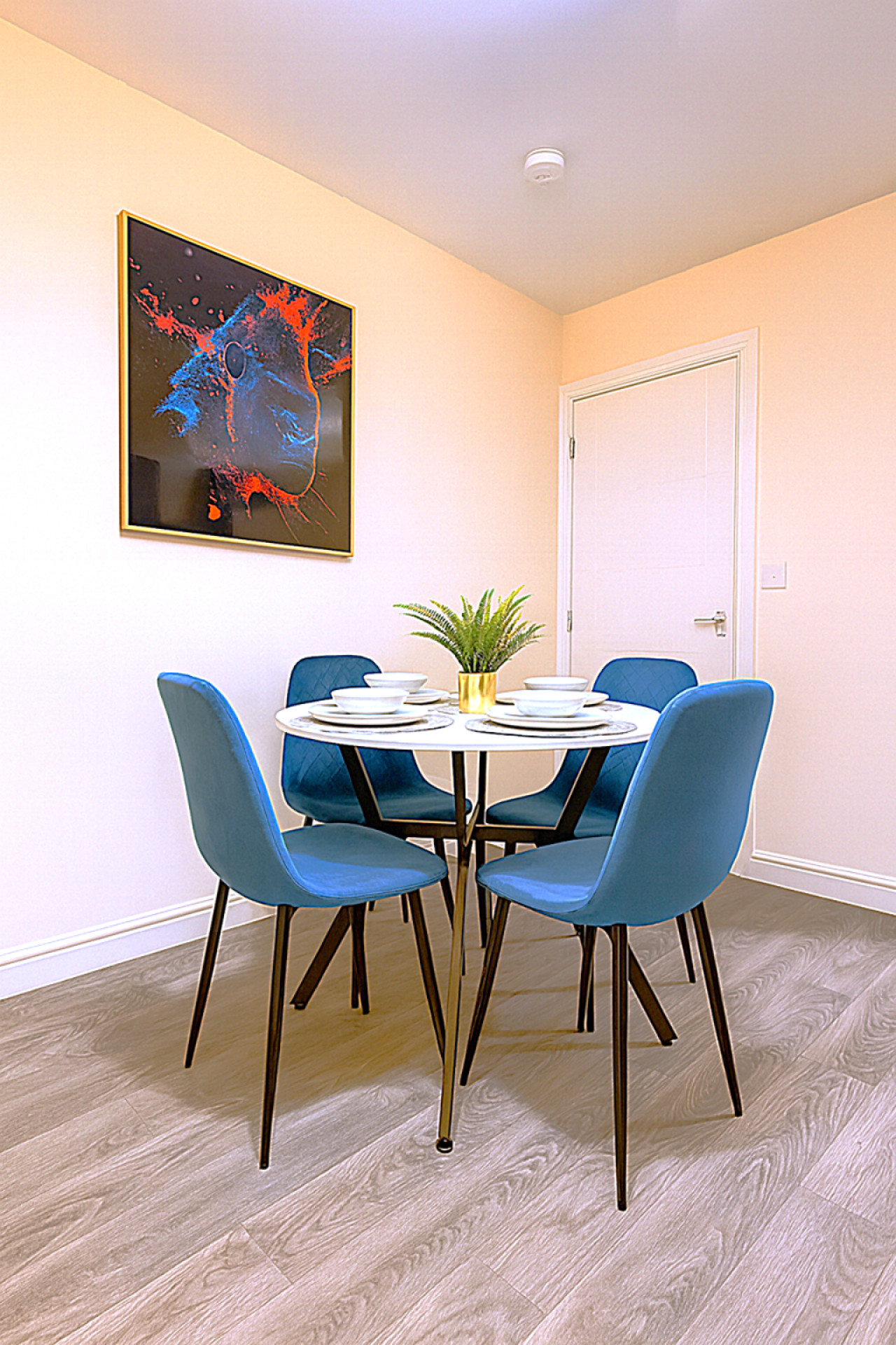 Cardiff Emerald Suite | Contractors | Sleeps up to 5 in CF24 1QA, Emerald Street, Wales, United Kingdom - Property image 12 - VivreStays
