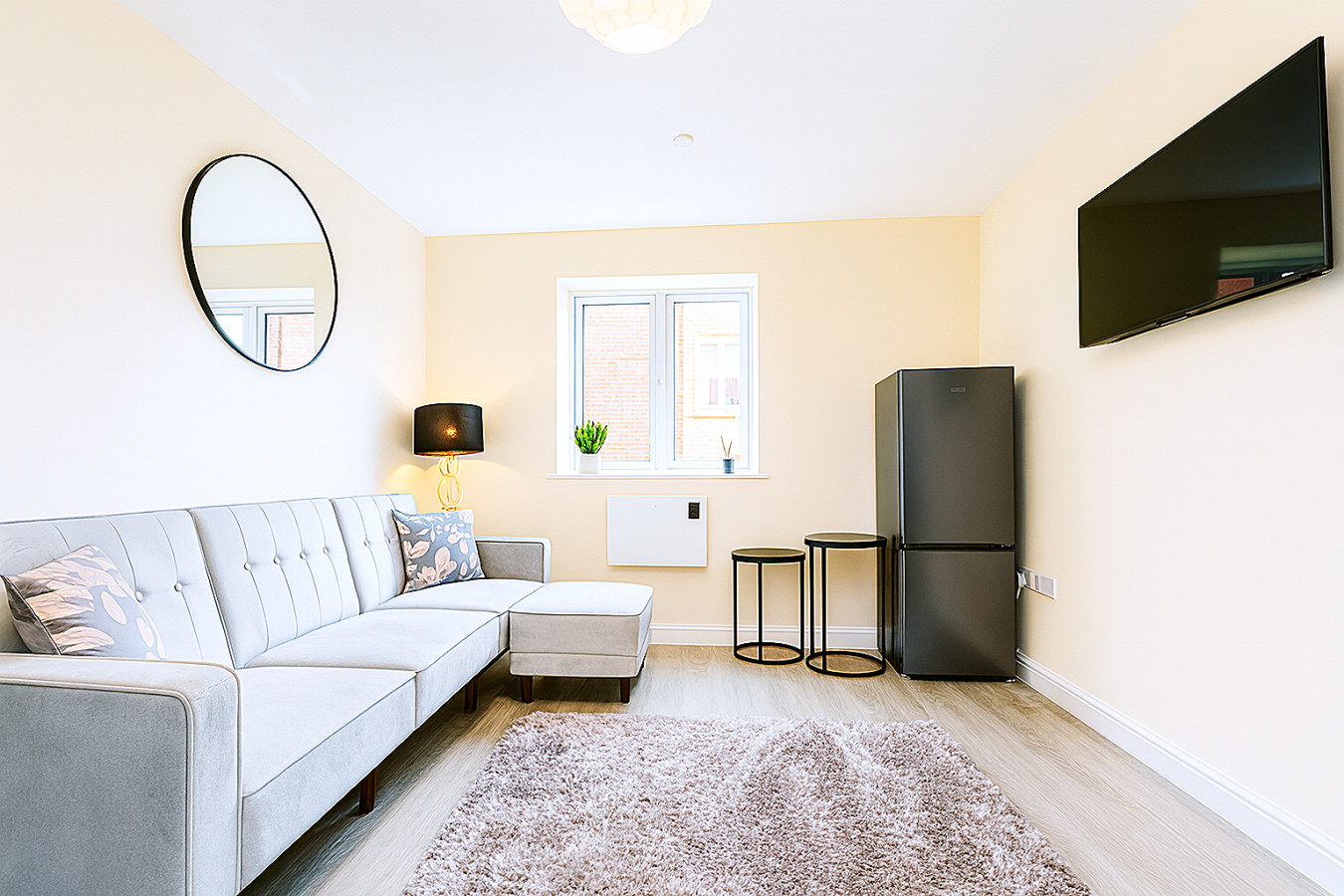 Cardiff Emerald Suite | Contractors | Sleeps up to 5 in CF24 1QA, Emerald Street, Wales, United Kingdom - Property image 11 - VivreStays