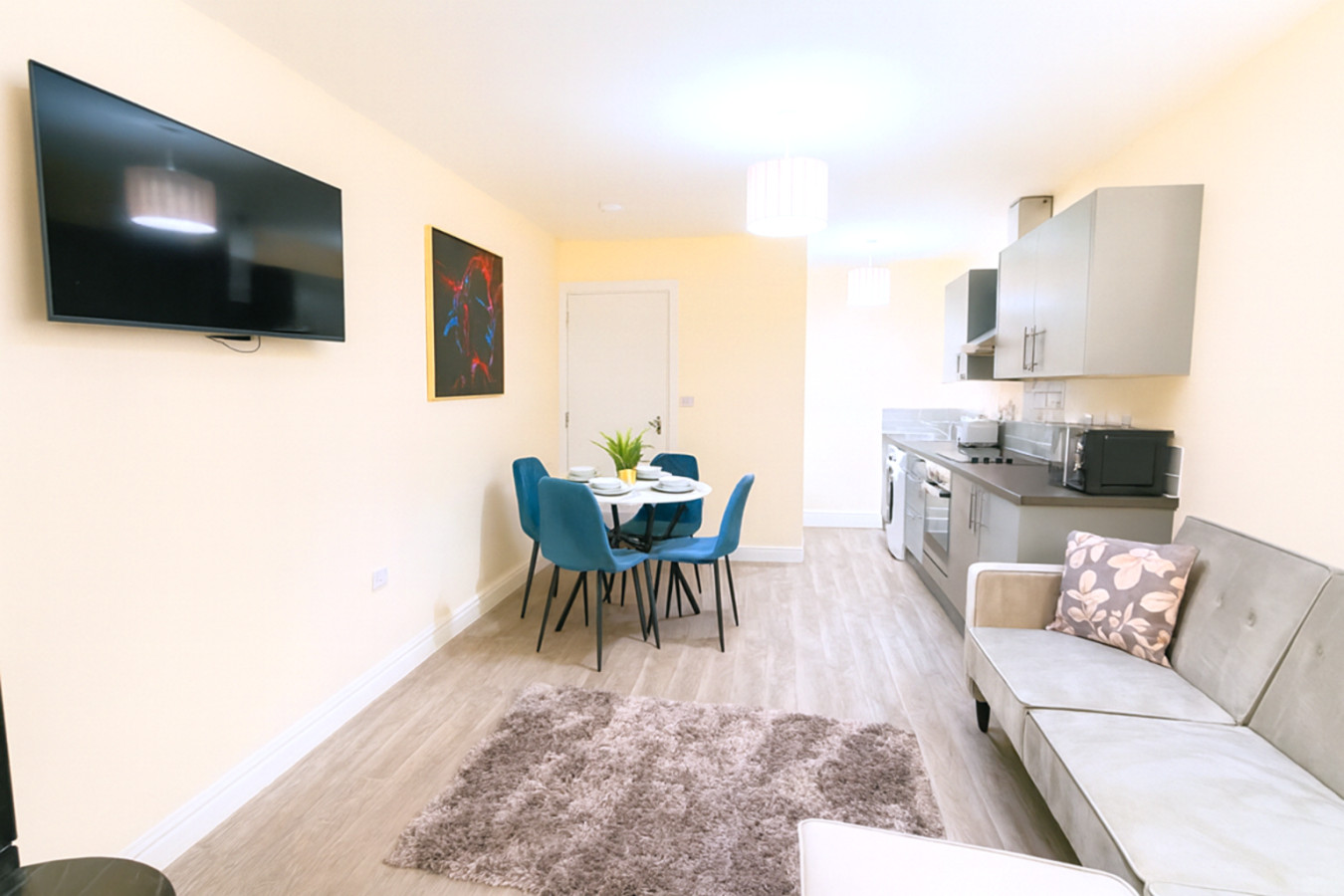 Cardiff Emerald Suite | Contractors | Sleeps up to 5 in CF24 1QA, Emerald Street, Wales, United Kingdom - Property image 13 - VivreStays