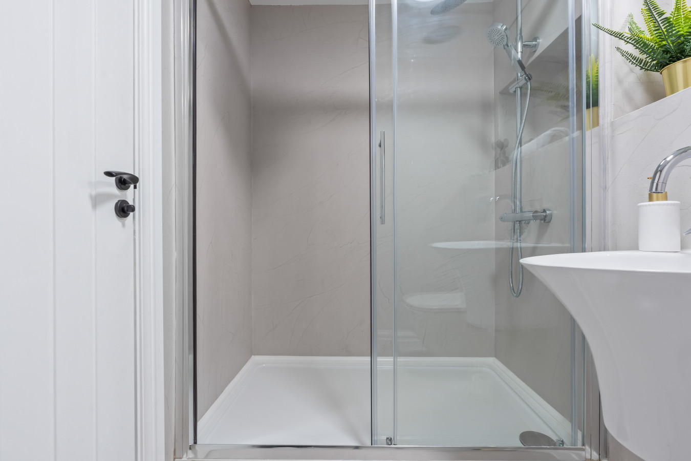 Vittoria Quarter Apartment | 2 Bedrooms | Sleeps 6 in 22 Vittoria Street - Property image 12 - VivreStays