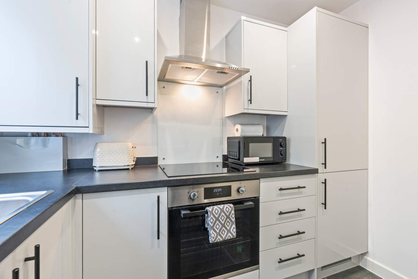 Reservoir Residence • 3-Bed Home & Nearby Parking in Reservoir Retreat - Property image 36 - VivreStays