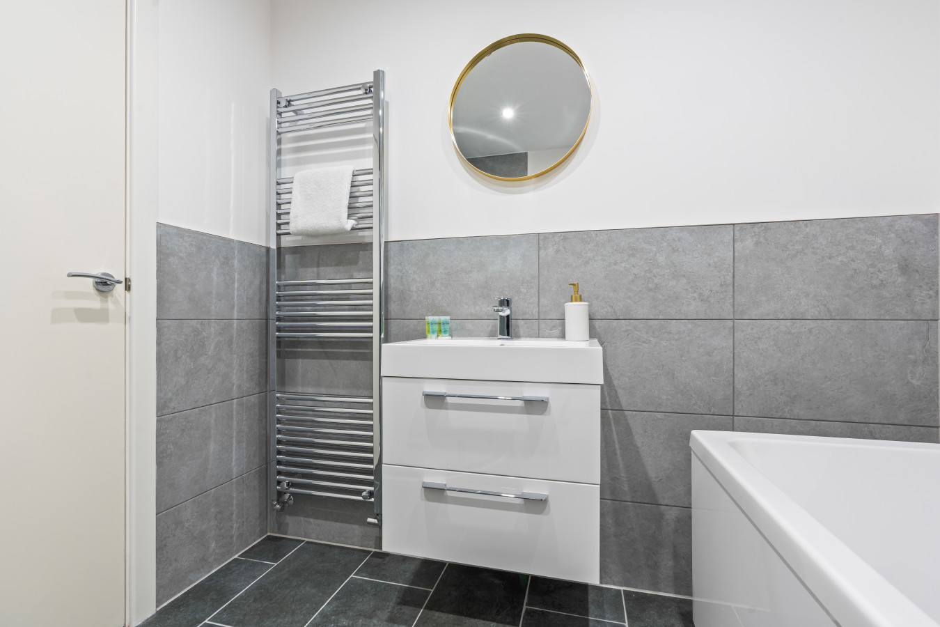 Reservoir Residence • 3-Bed Home & Nearby Parking in Reservoir Retreat - Property image 17 - VivreStays