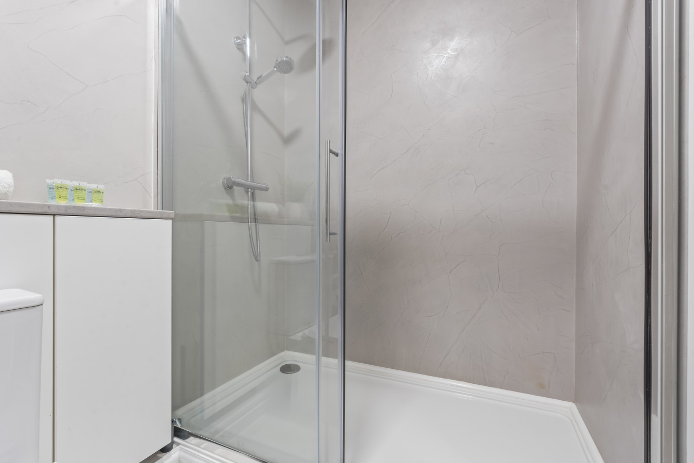 Vittoria St | Jewellery Quarter | Sleeps 10 | 2BR in Vittoria Street - Property image 17 - VivreStays