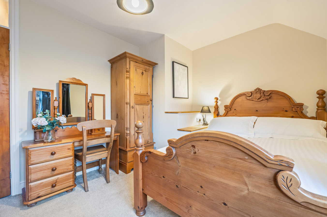 3 Bedroom Home • Sleeps 6 • Free Parking • York in 73 Alcuin Avenue - Property image 16 - VivreStays
