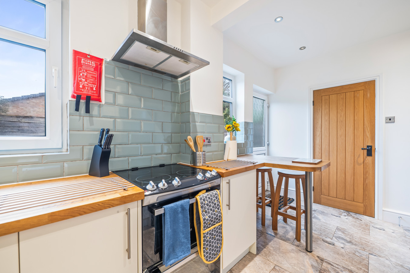 3 Bedroom Home • Sleeps 6 • Free Parking • York in 73 Alcuin Avenue - Property image 12 - VivreStays