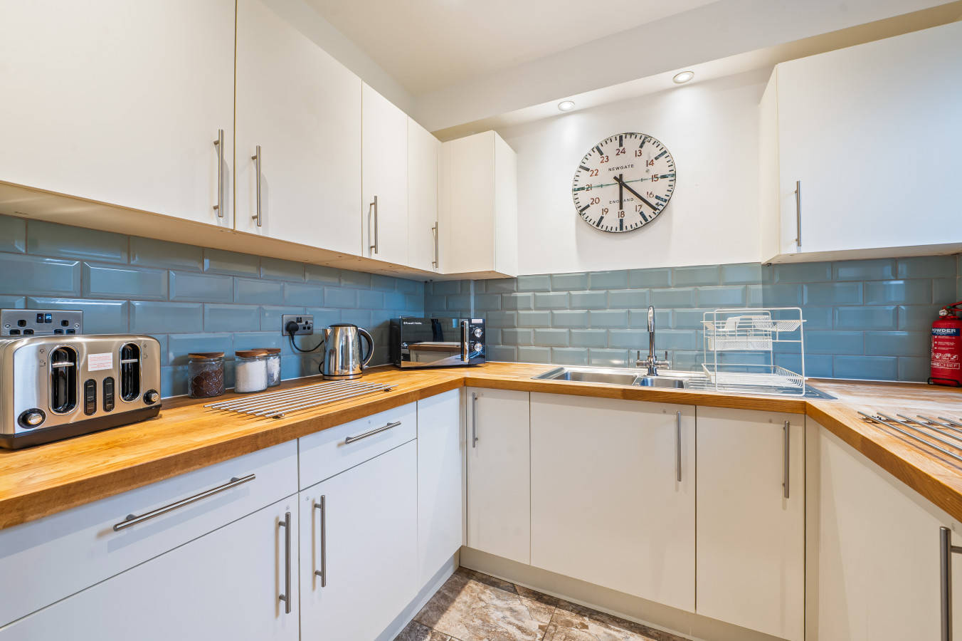 3 Bedroom Home • Sleeps 6 • Free Parking • York in 73 Alcuin Avenue - Property image 8 - VivreStays